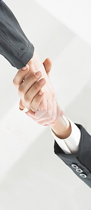 Symbolbild: Handschlag zweier Männer